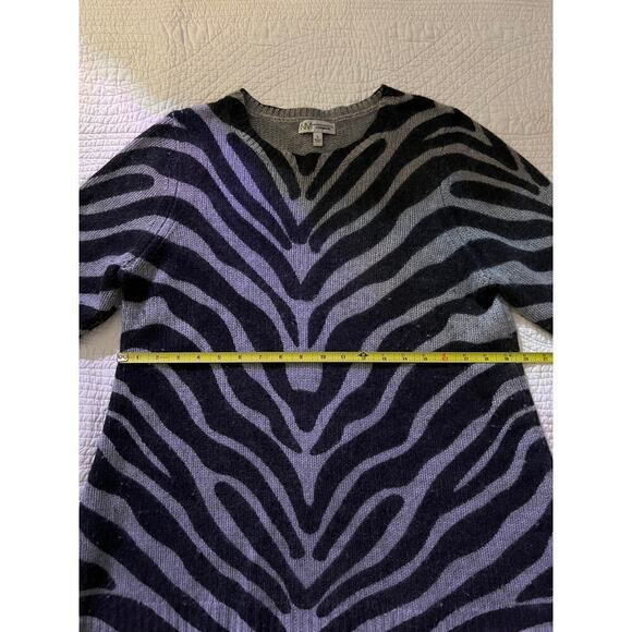 Neiman Marcus cashmere sweater animal print - Picture 6 of 7